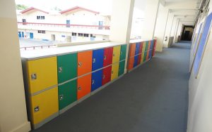Tủ locker trường học được dùng để làm gì