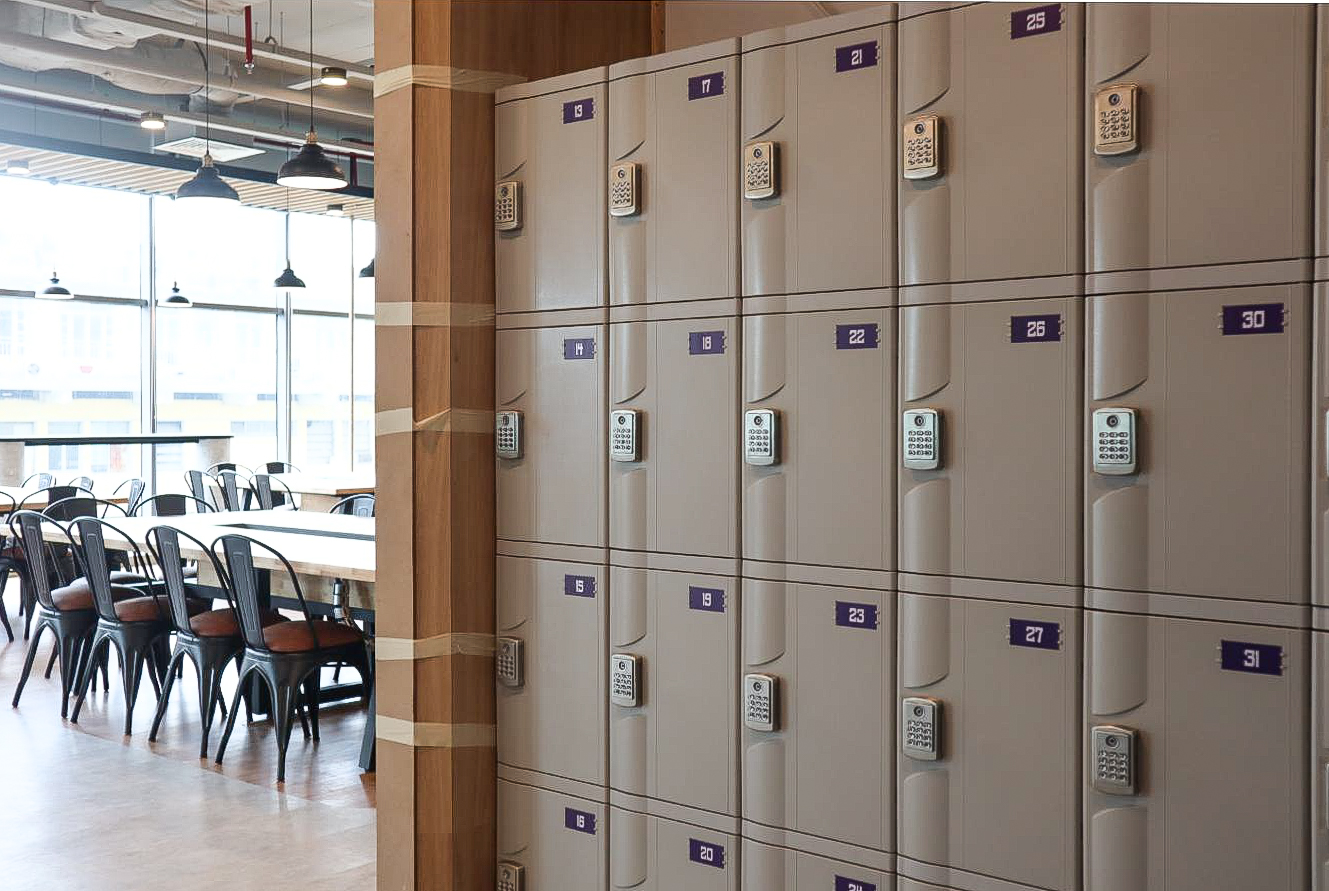 Tủ locker ABS và khóa điện tử cho văn phòng Prudential Việt Nam