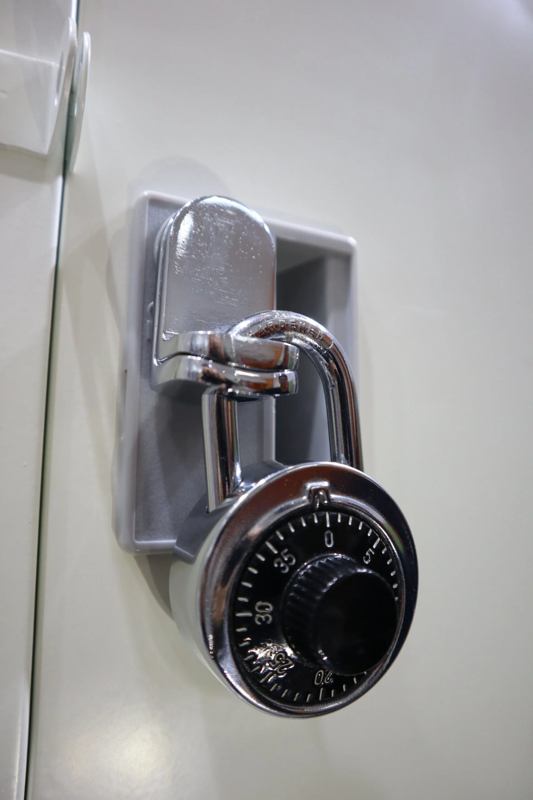 Hasp kết hợp Ổ Khóa Số Xoay 1525