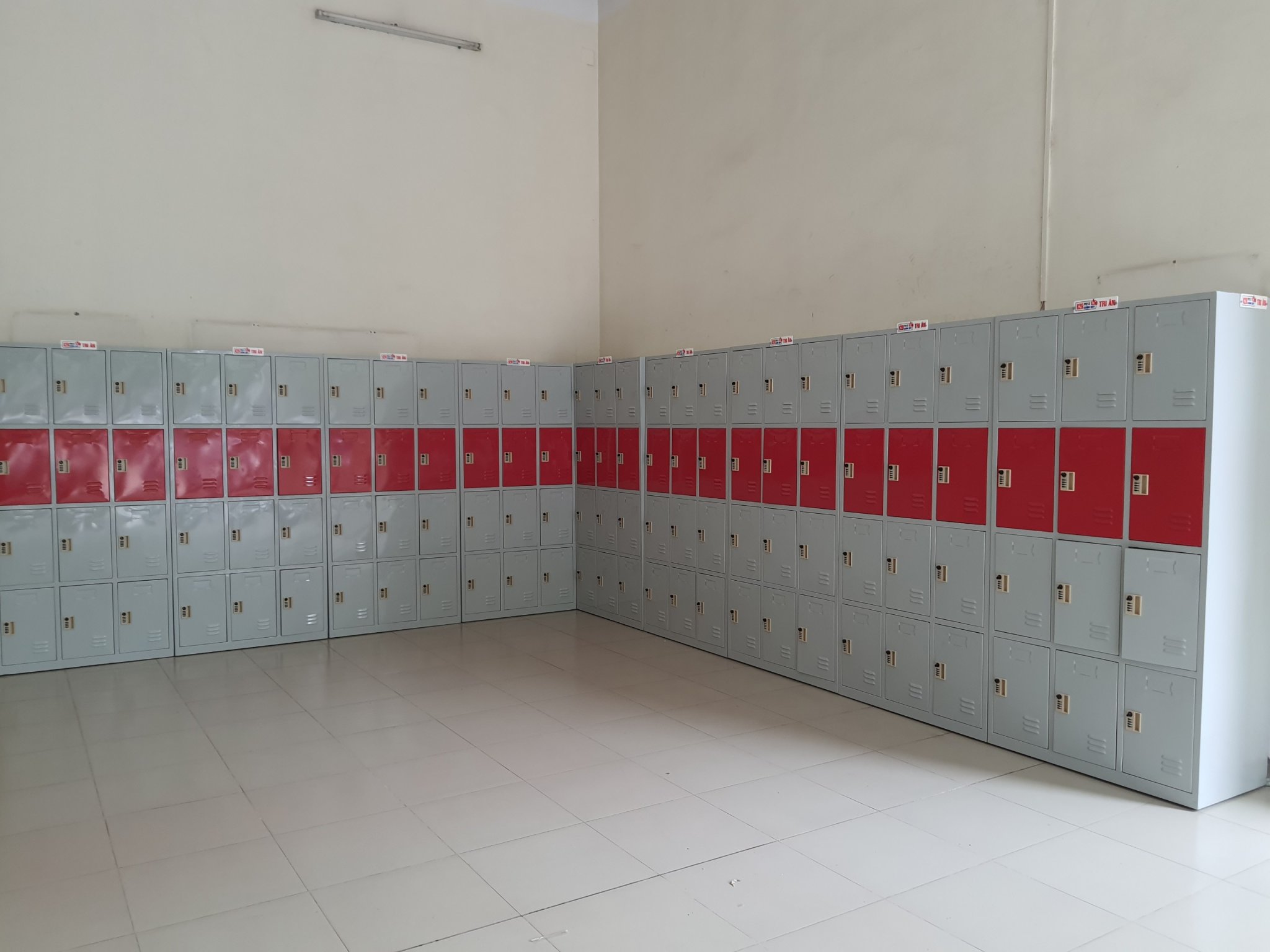 Tủ locker sắt dòng N4 tại Đại học Ngoại Thương Hà Nội