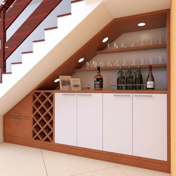 tu ruou gam cau thang