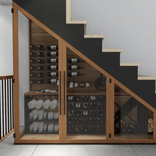 tu ruou gam cau thang