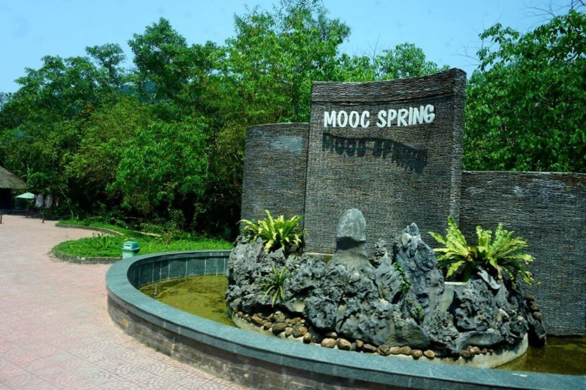 Suối Moọc Quảng Bình