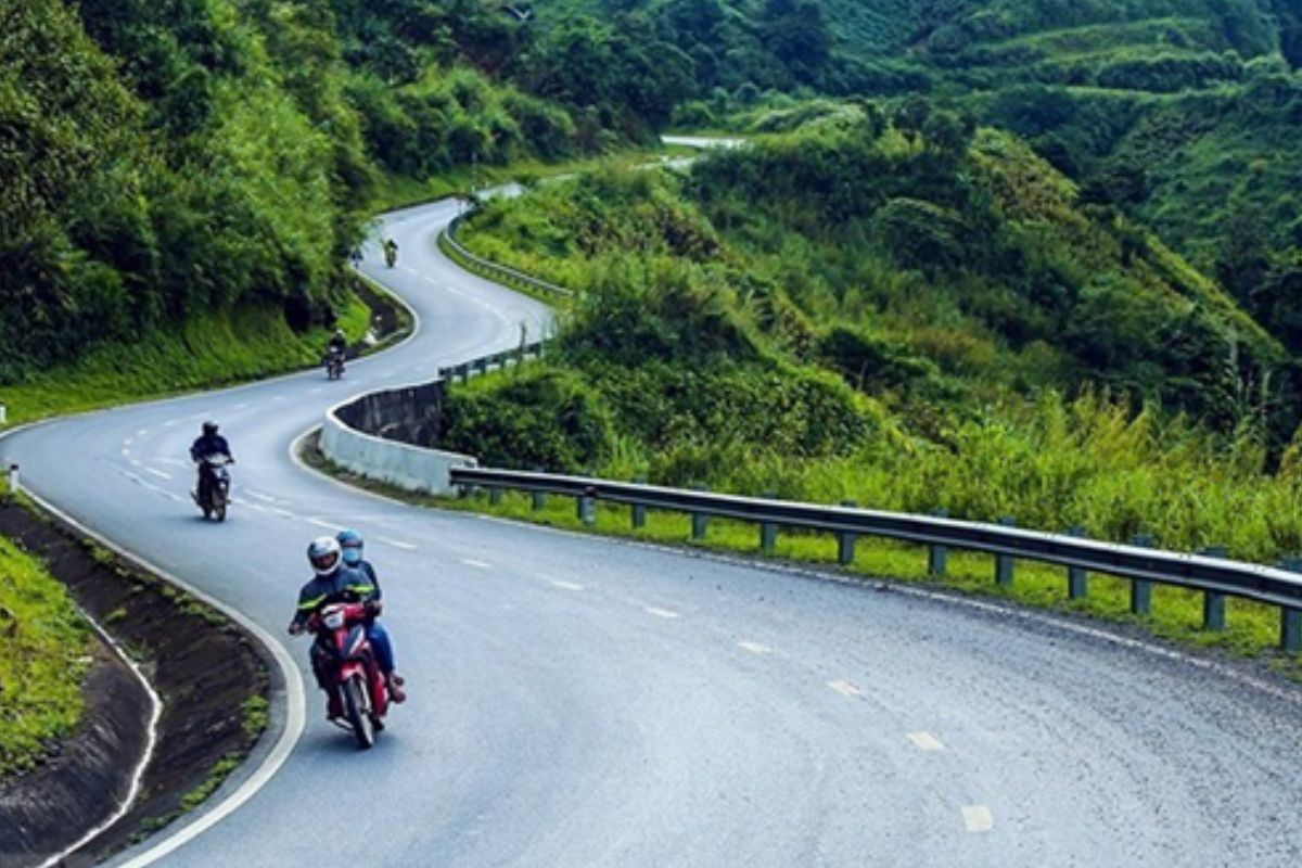 Di chuyển bằn xe máy đến Ba Hòn Đầm