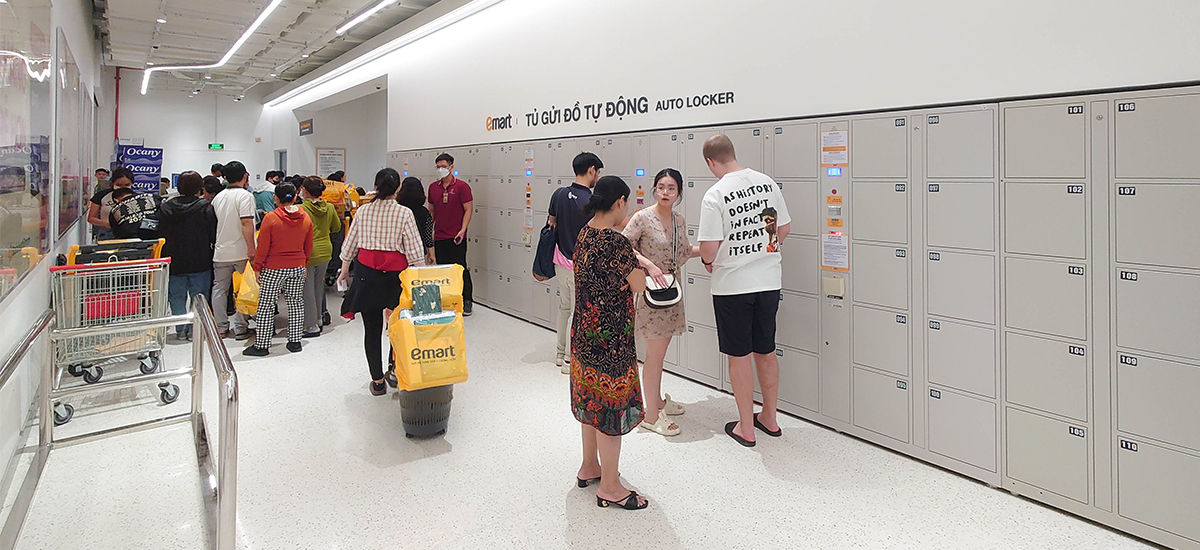 Hình chụp thực tế quầy giữ đồ Auto Locker tại chuỗi siêu thị Emart Sala do Locker & Lock cung cấp
