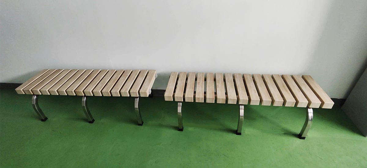 Băng ghế nhựa dài 1,5m – Tiện nghi cho nhân viên khi thay giày dép, góp phần hoàn thiện không gian nhà máy.