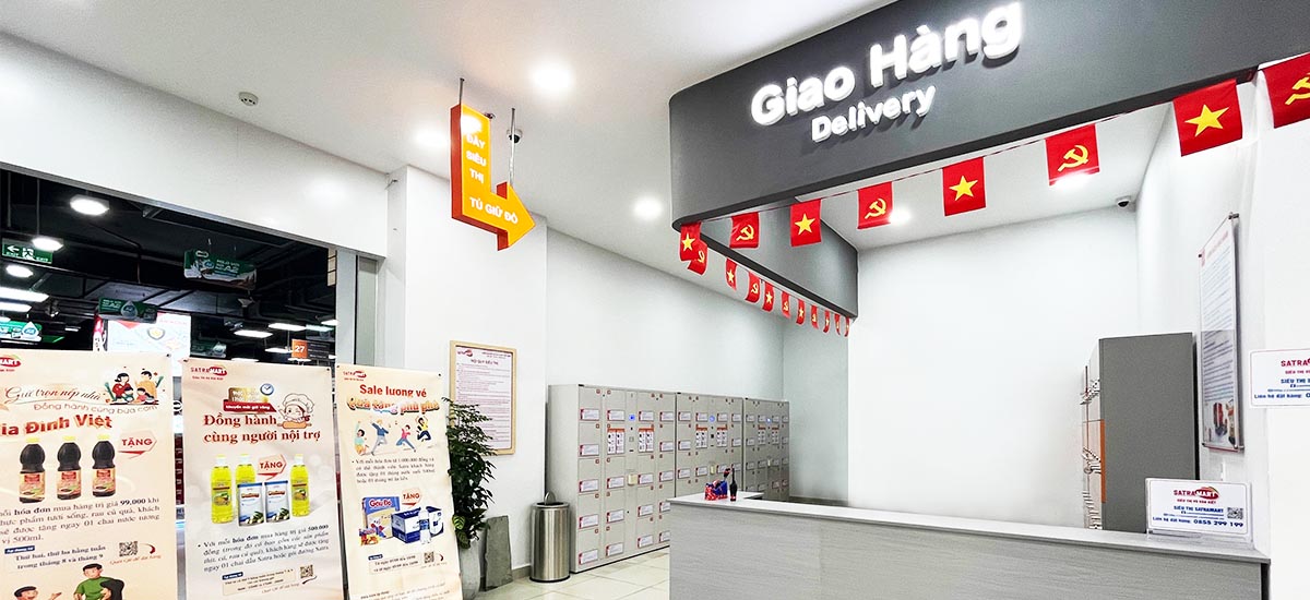 Hình chụp thực tế hệ thống tủ giữ đồ locker tự động tại SatraMart Võ Văn Kiệt do Locker & Lock cung cấp