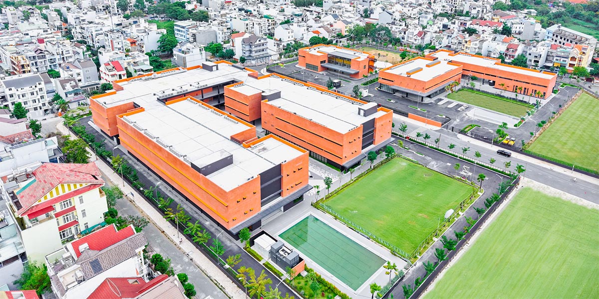 Khuôn viên Trường Quốc tế Nam Mỹ UTS cơ sở Nam Sài Gòn – không gian học đường rộng rãi, quy hoạch đồng bộ và hiện đại.