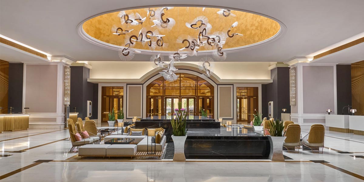 Không gian sảnh The Grand Hồ Tràm với thiết kế sang trọng, mang phong cách hiện đại và đẳng cấp quốc tế.