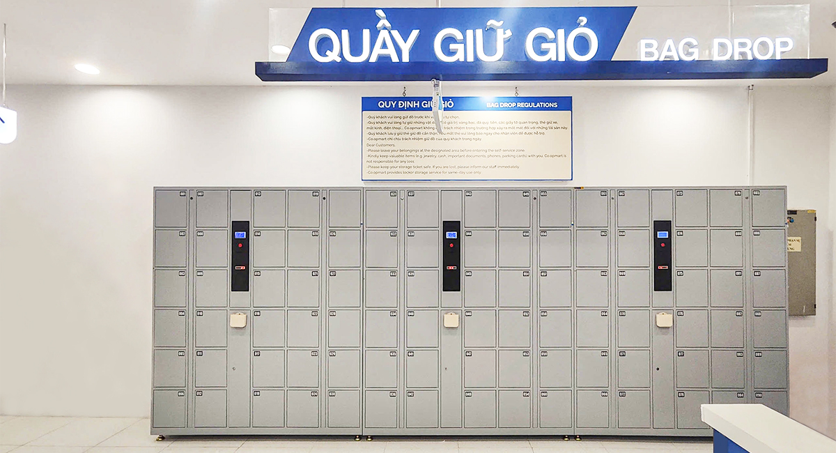 Hệ thống tủ eLocker Barcode được lắp đặt tại khu vực gửi đồ của siêu thị