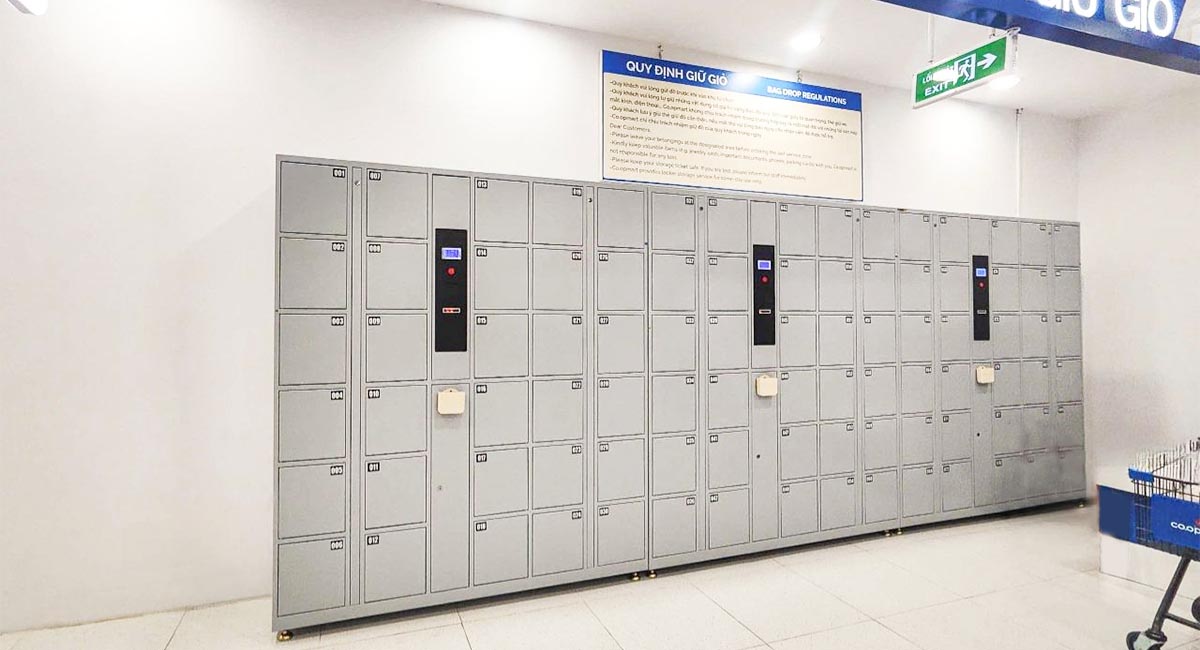 Tủ eLocker Barcode vận hành ổn định trong khu vực siêu thị