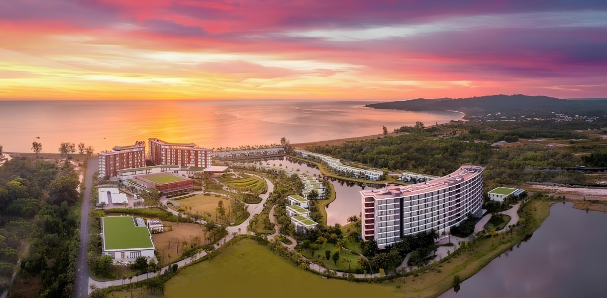 Toàn cảnh khu nghỉ dưỡng 5 sao Movenpick Resort Waverly Phú Quốc tại Bãi Ông Lang.
