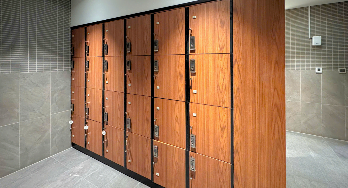 Khu locker phòng thay đồ nữ – đảm bảo sự riêng tư và trải nghiệm sử dụng an toàn, tiện lợi.